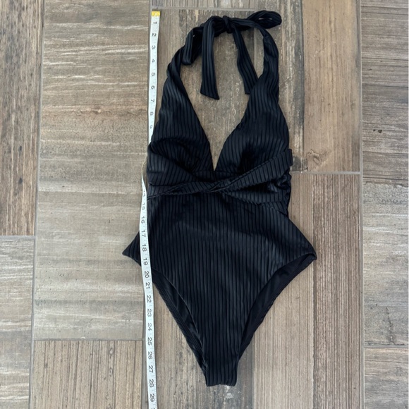L*Space Coast To Coast One Piece Swimsuit size medium in black - Picture 4 of 9